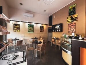 vendesi attività di bar piazza a. moro – XT901